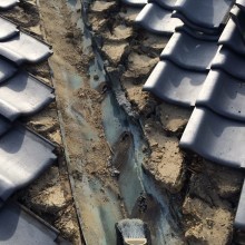 既設谷板金撤去中