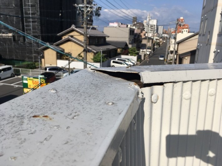 笠木の浮き