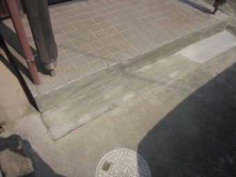 玄関タイル縮小工事完了後