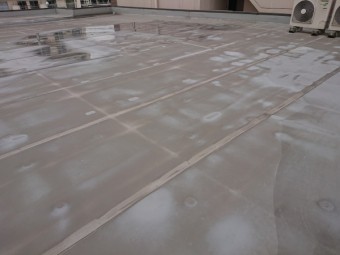 屋上防水の雨漏り点検