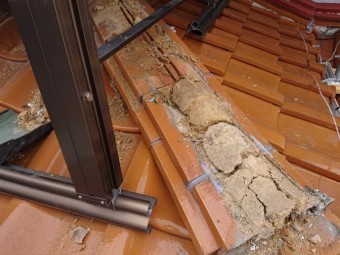 棟瓦からの雨漏り事例