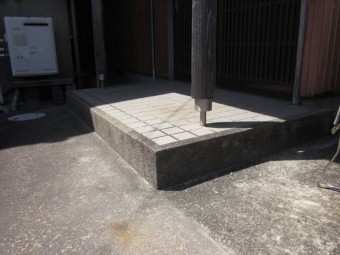 玄関タイル施工前
