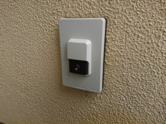 玄関の押し釦 交換工事