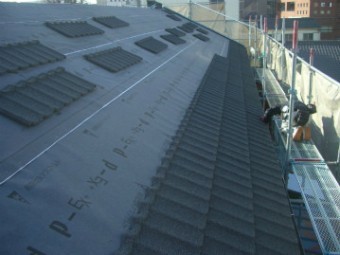 板金屋根施工中