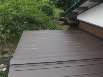 横葺き板金屋根