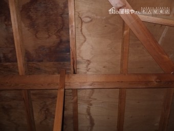 スレート屋根の雨漏れ