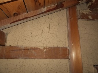 屋根裏 雨染み状況