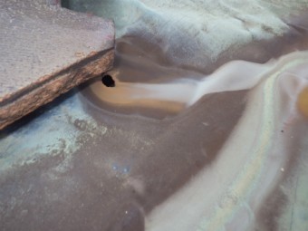 谷板金穴あき