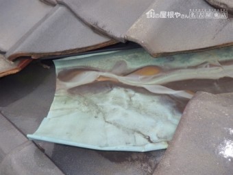谷板金穴あき