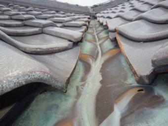 谷板金穴あき