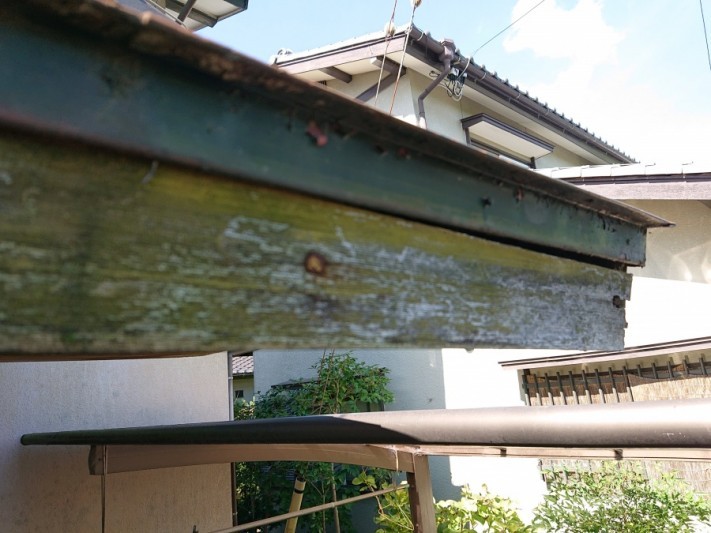 玄関上屋根 雨染み