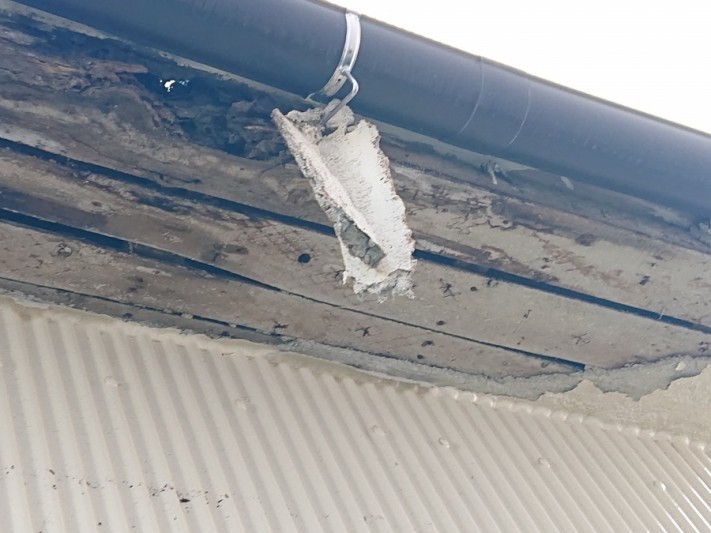 モルタルの落下 屋根からの雨漏り