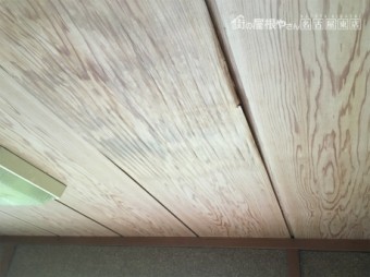 玄関天井雨漏れ