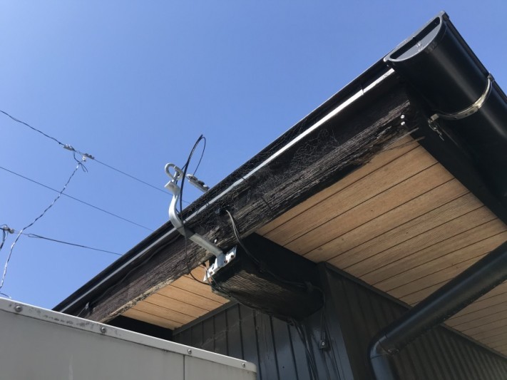 破風板