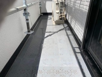 ベランダ防水工事 清掃