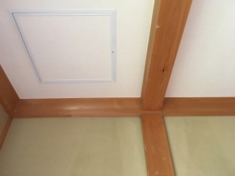 屋根裏 点検口の取り付け