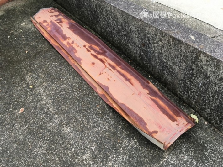 スレート屋根 棟板金の台風被害
