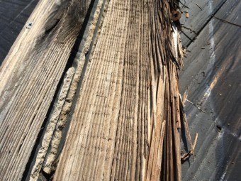 棟板金のめくれ スレート屋根の台風被害