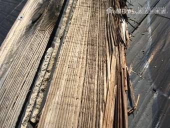 棟板金のめくれ スレート屋根の台風被害