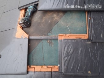瓦割れ補修