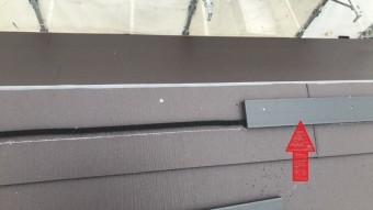 屋根カバー工法 人工木取付