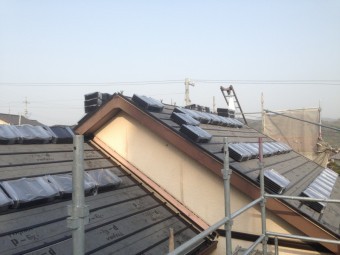 屋根葺き替え工事 材料荷上げ