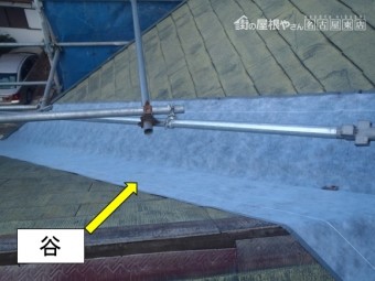 片面粘着ルーフィング貼り