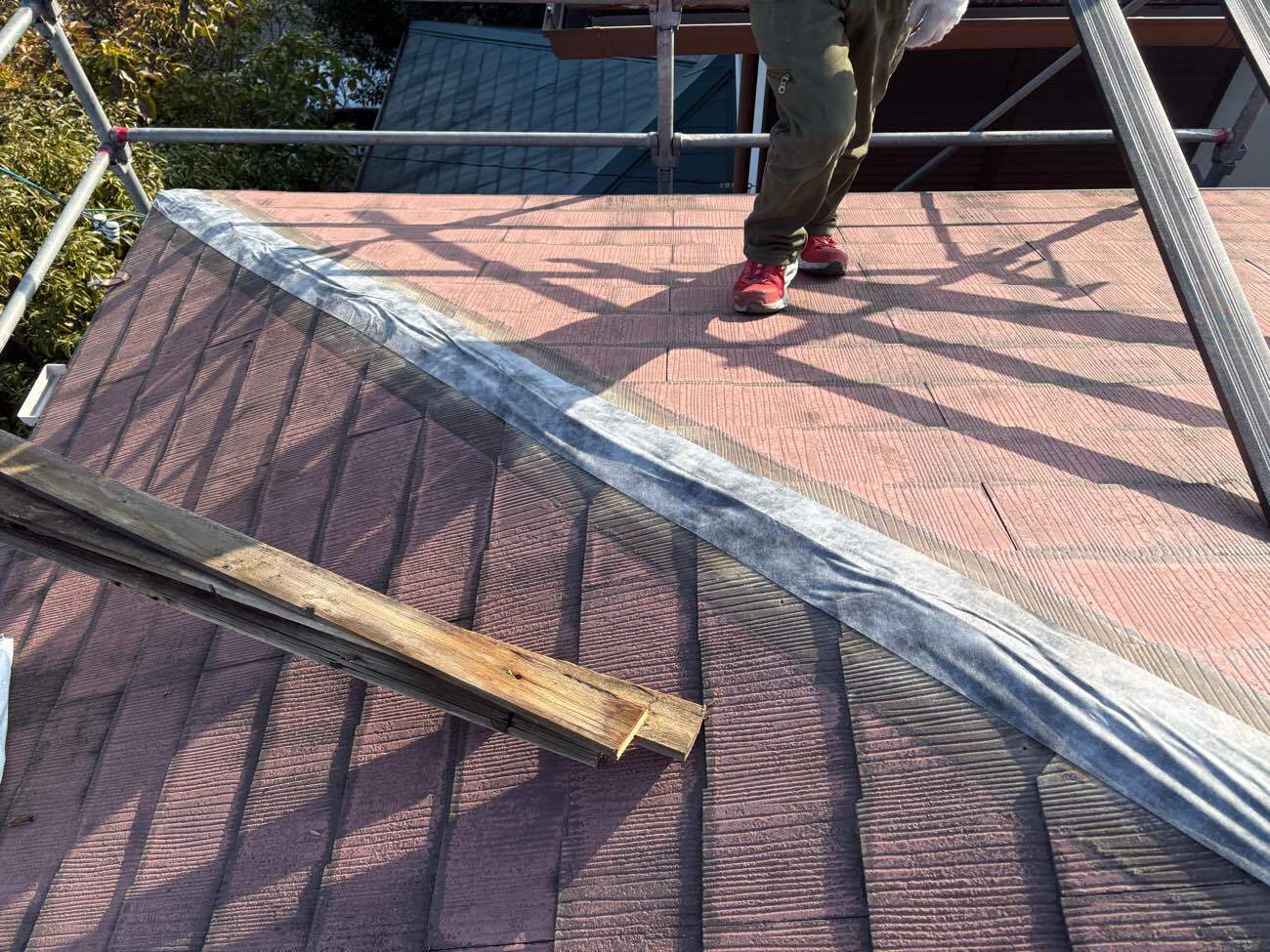 防水シートの敷設と貫板の新設