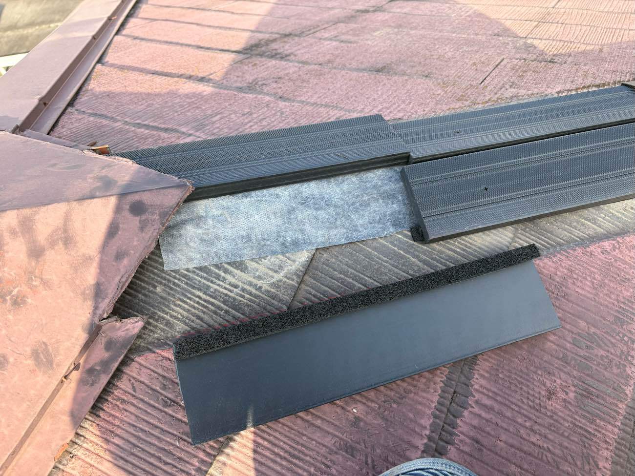 換気棟部材の取り付け準備