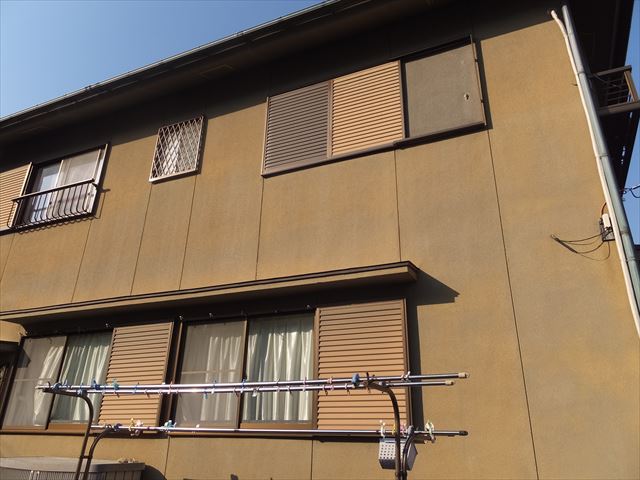 名古屋市瑞穂区で全体的に色あせた外壁の塗装を検討中の家へ点検