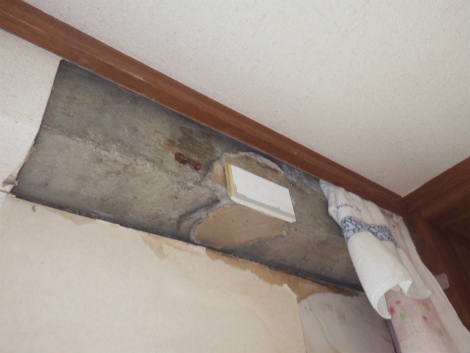 屋上防水劣化からの雨漏れ