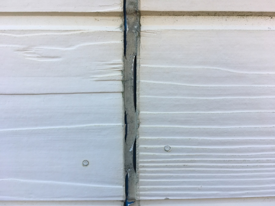外壁塗装　点検　チョーキング　目地　サッシ回り　切れ　ひび割れ
