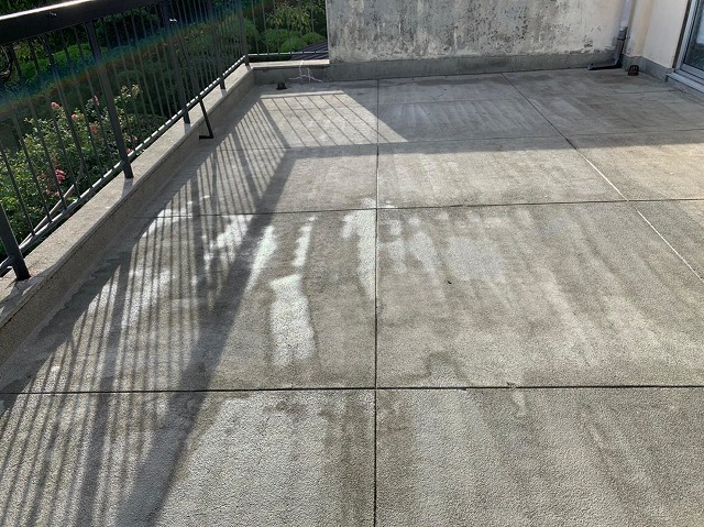 千種区で雨漏りが発生した陸屋根の防水工事、パテ処理から防水シート施工まで実施