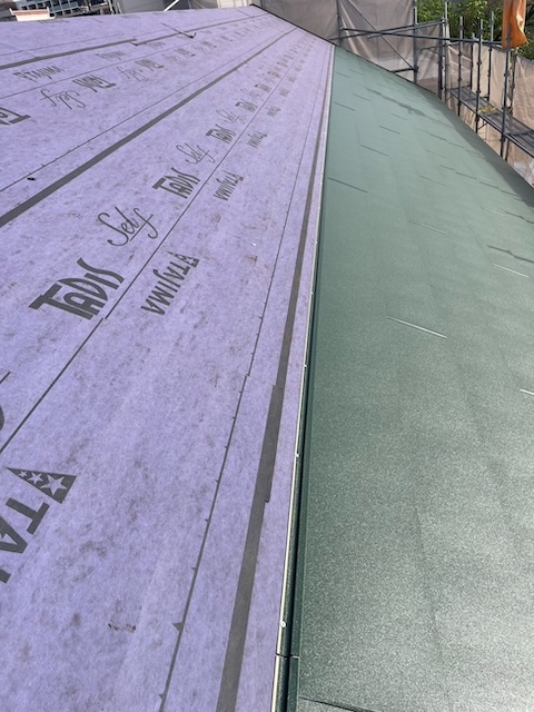 名古屋市千種区で屋根カバー工事を横暖ルーフで施工　屋根材設置・施工完了後の様子