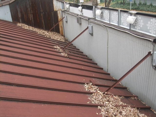 排水不良の恐れがある屋根