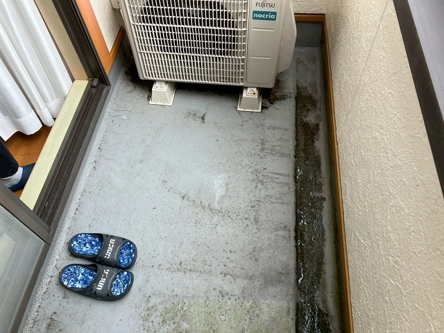名東区で屋根工事とあわせてベランダ防水、経年劣化した床面を高圧洗浄