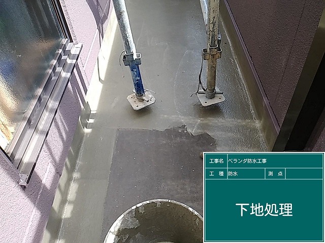 名東区にて陸屋根の下地処理を実施、プライマーや脱気筒・改修ドレンを施工
