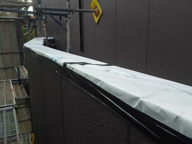 防水シート施工後の笠木部分