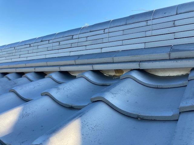 名古屋市守山区にて屋根漆喰現調・漆喰の剥がれを放置すると棟瓦の不具合に繋がります