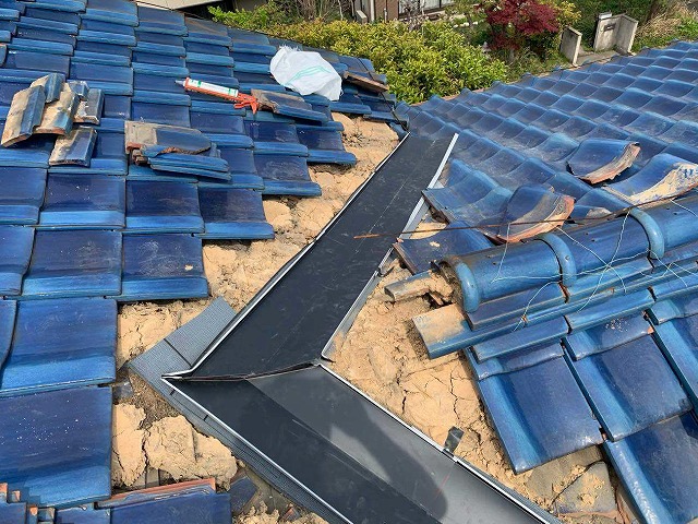 東郷町で新しい谷板金へ交換！雨漏り対策として屋根の排水経路を整備
