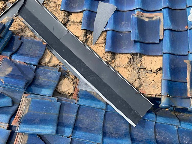 新規谷板金の施工