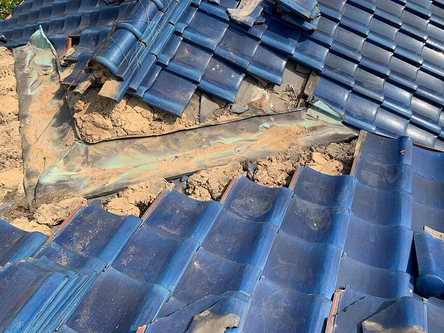既存谷板金の解体