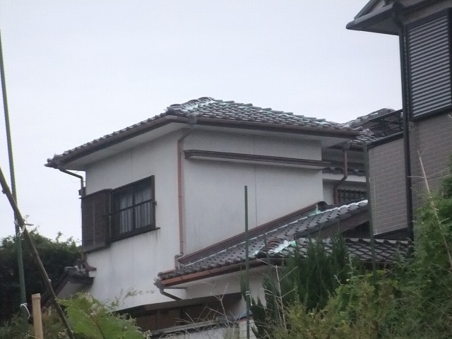 未了　2-①名古屋市緑区で天井に雨漏りのシミ！ズレた棟瓦の積み直し工事をご提案