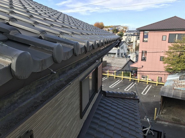 名古屋市緑区で雨樋の修理の見積依頼で調査、その他漆喰や鬼巻き漆喰の経年劣化も進行していました