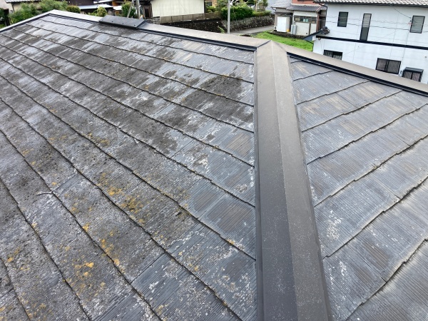 瀬戸市で退色と劣化が進んだコロニアル屋根の点検をしてきました
