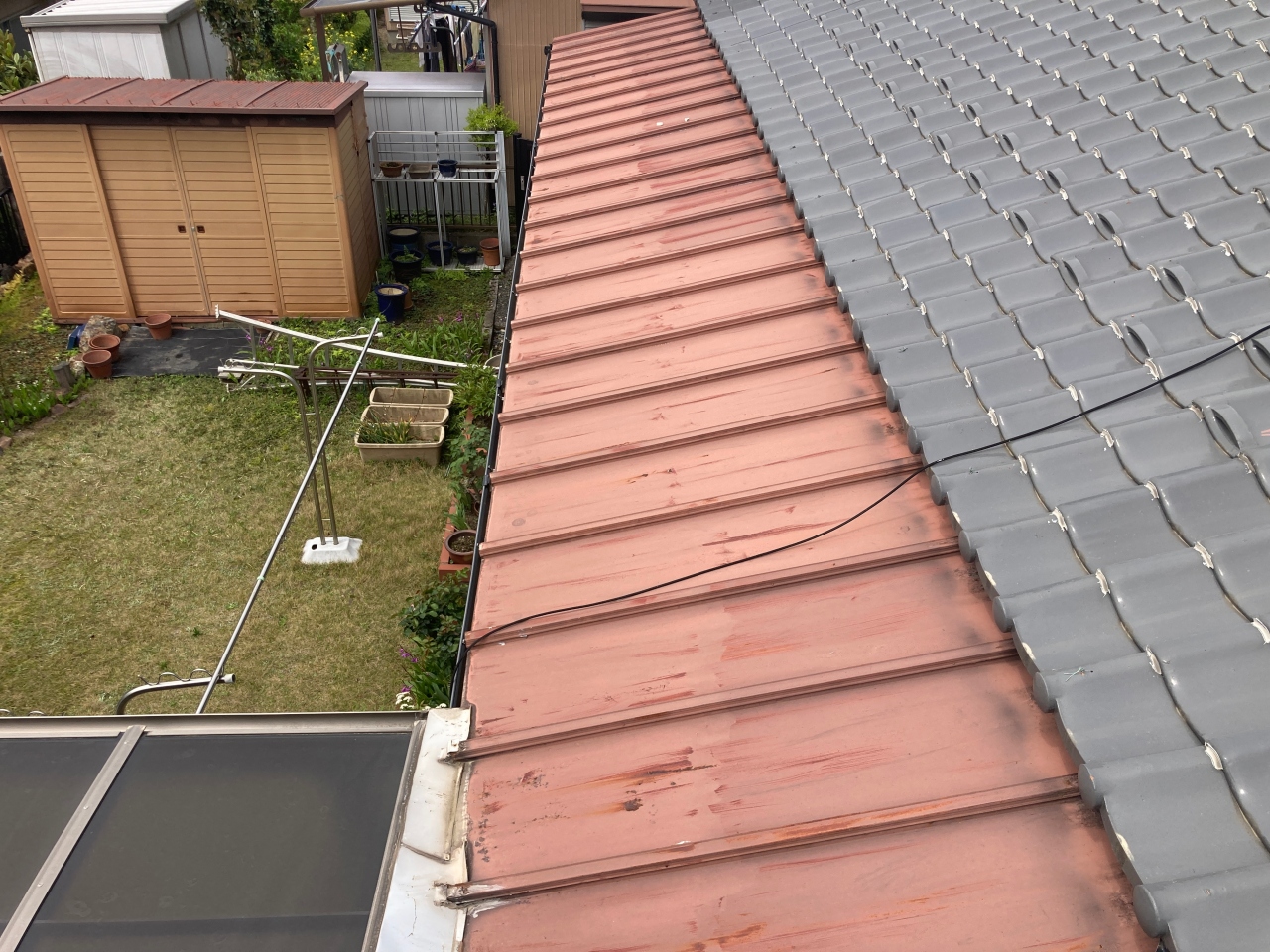 金属　トタン屋根　塗装