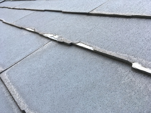 屋根の劣化　パミールにより層間剥離