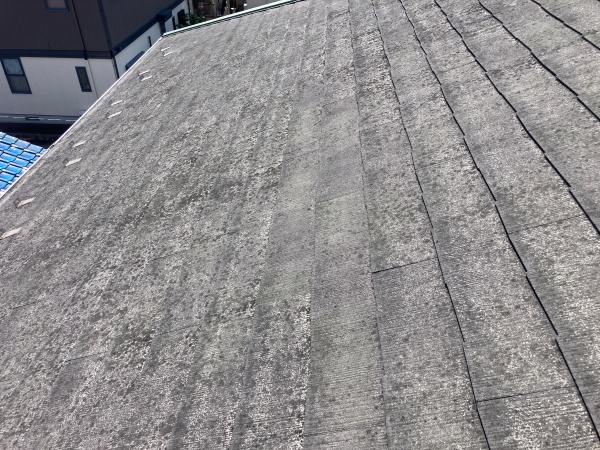 スレート屋根の退色と劣化の具合