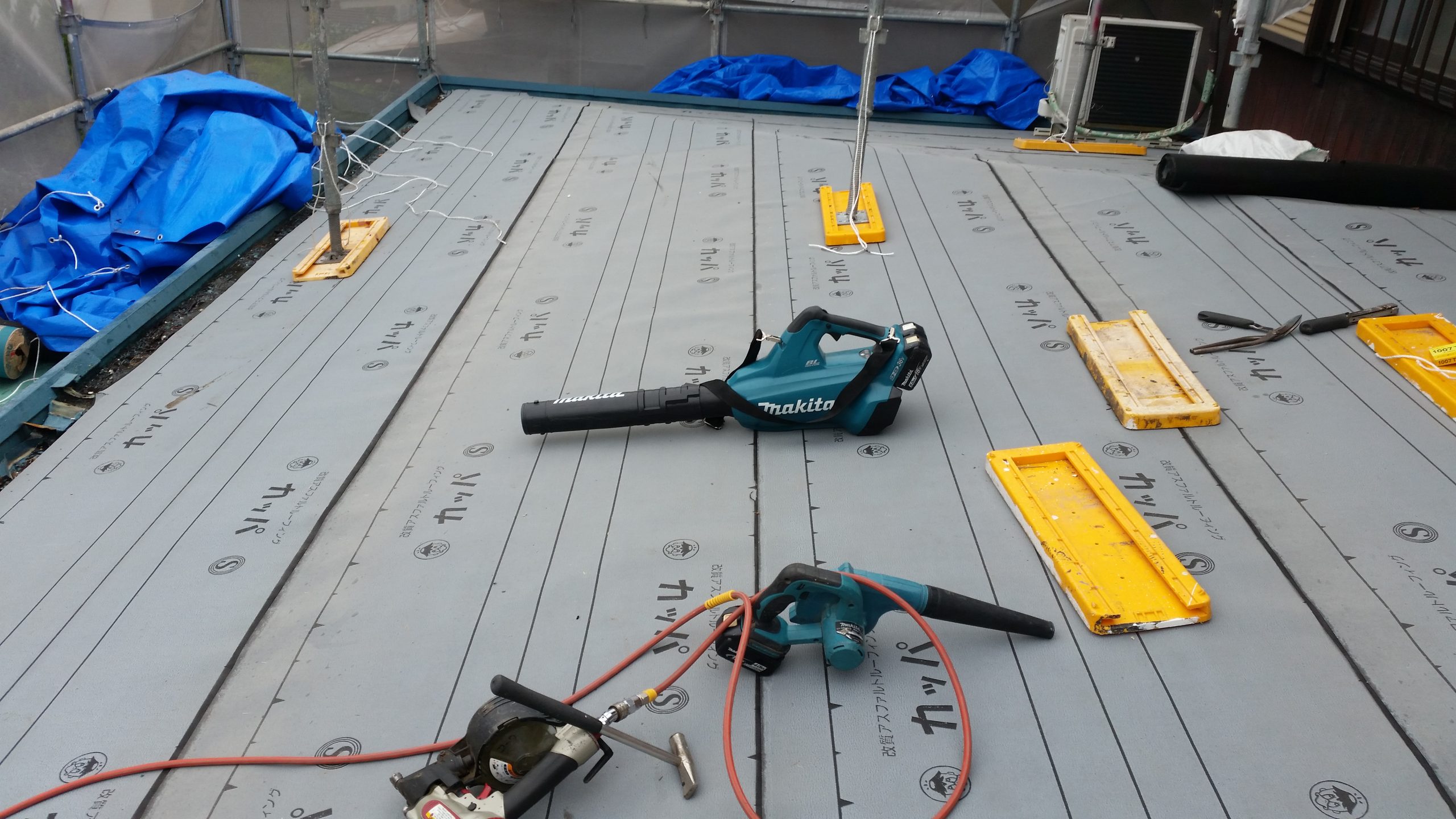 ルーフィング貼り1