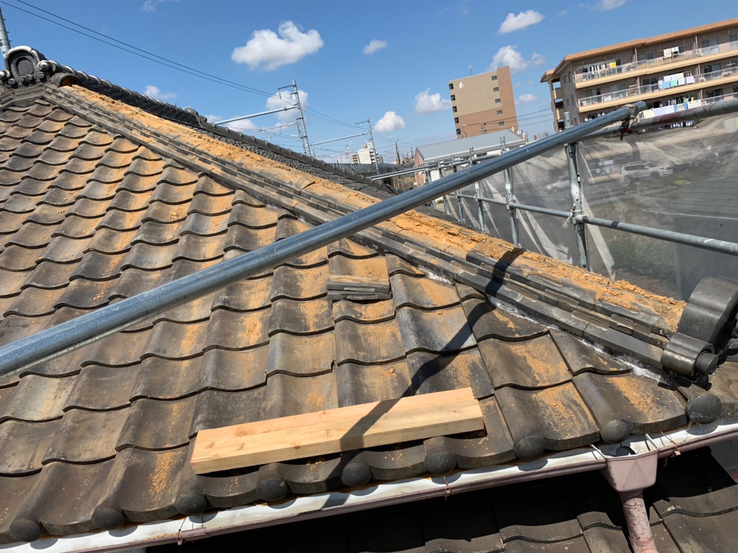 のし瓦の積み直しと調整